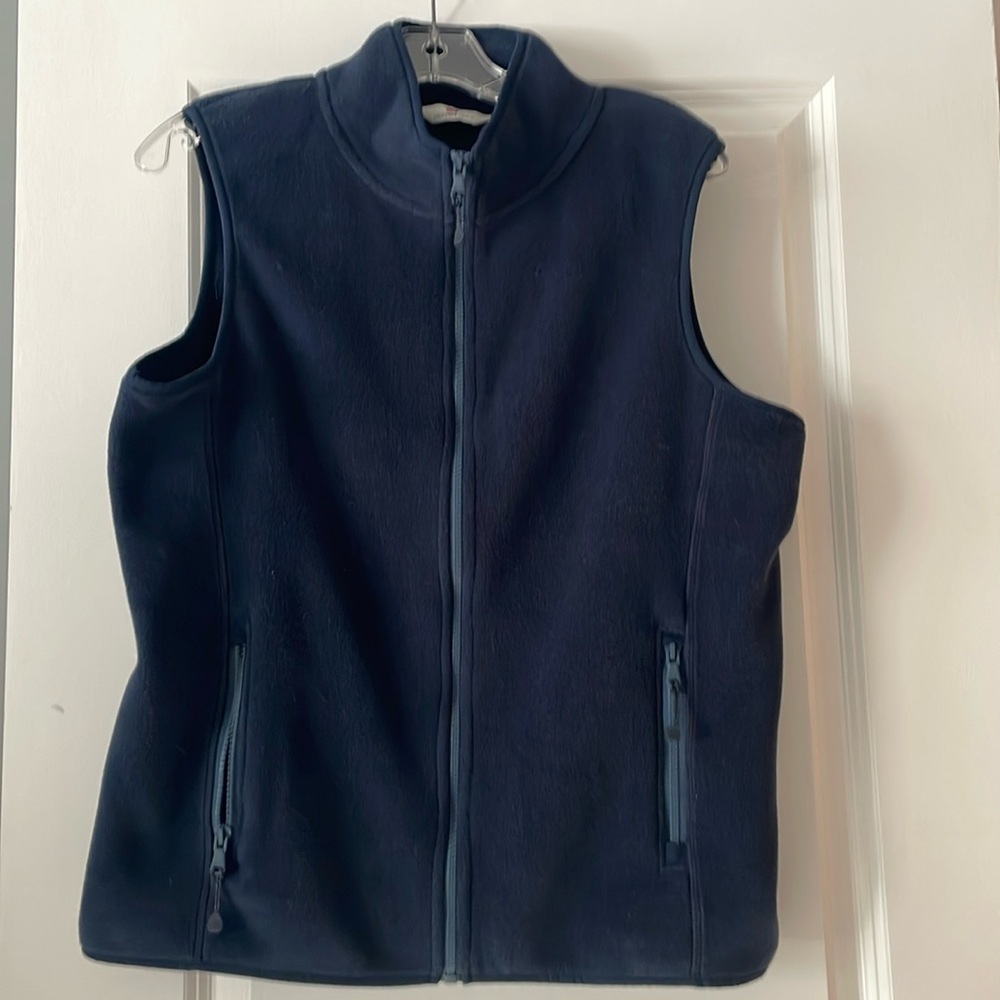 Lightly used women’s Vineyard Vines navy fleece vest.  Only wore it one time.